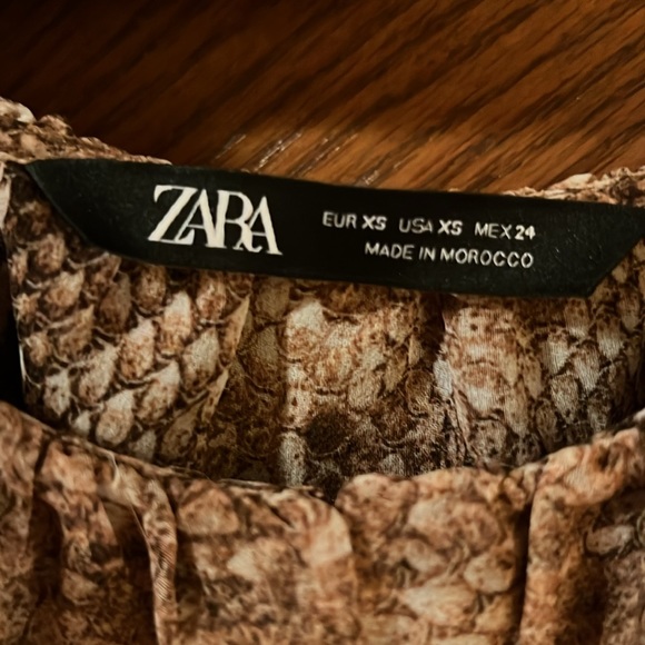 Zara long sleeve crop top with rattlesnake print and scoop neckline. Size XS - Picture 2 of 7